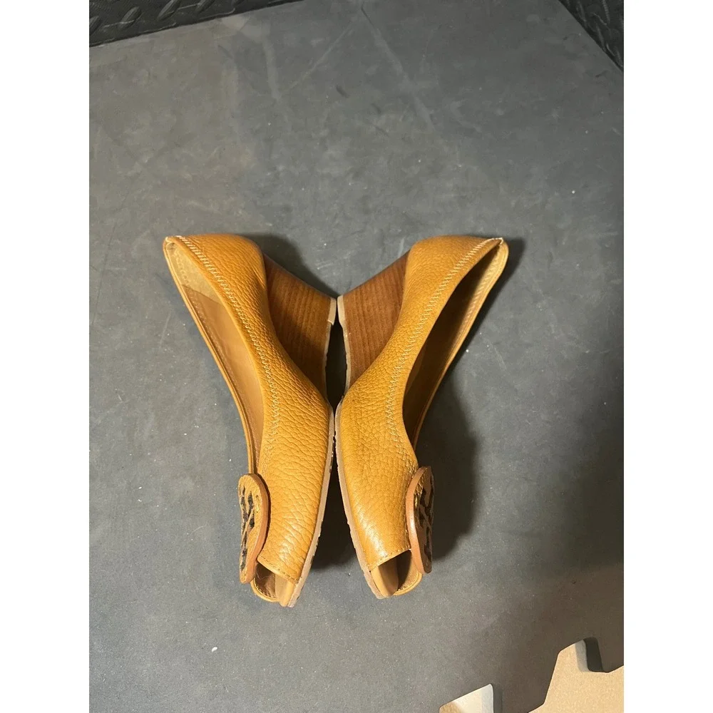 Tory Burch Sally Wedge Womens 6.5M Tan Leather Peep Toe Logo Shoes